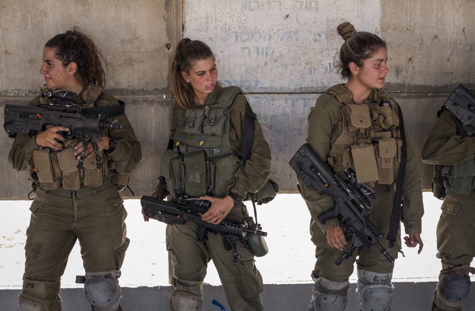 Файл:Beautiful-women-in-IDF-2.jpg
