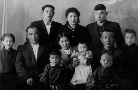 Файл:Dina-Abdrahimova-family.jpg