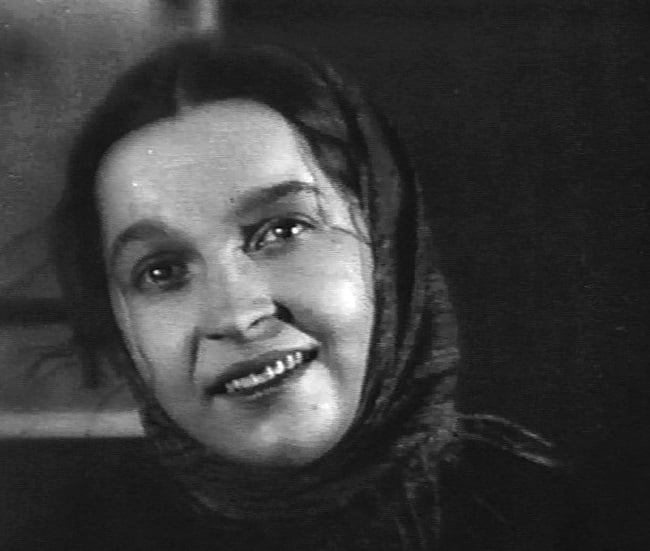 Марецкая в фильме «Дом на Трубной», 1928