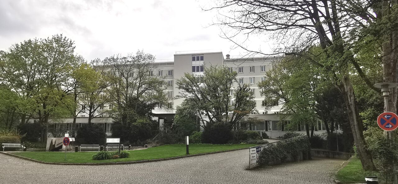 Файл:Институт психиатрии Макса Планка, Мюнхен (27.04.2022).jpg