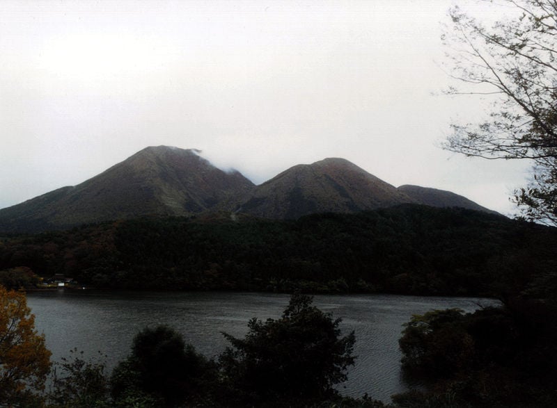 Файл:Mt. Sanbe and Ukinuno pond.JPG