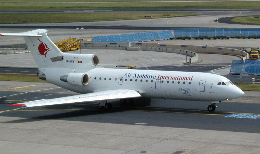 Файл:Як-42 Air Moldova International.jpg