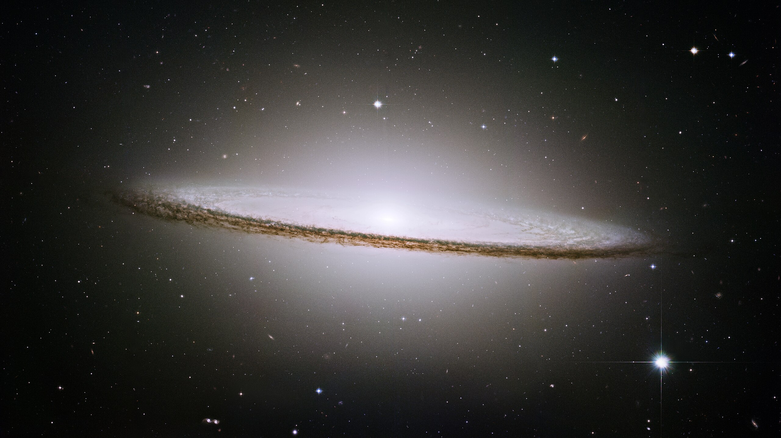 Файл:M104 ngc4594 sombrero galaxy hi-res 2.jpg