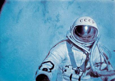 Файл:Леонов в открытом космосе.jpg
