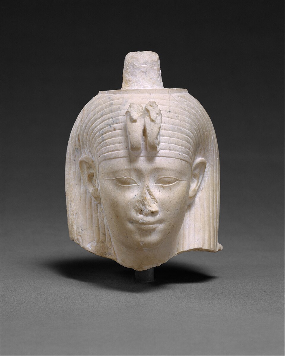 Head Attributed to Arsinoe II MET DT10849.jpg