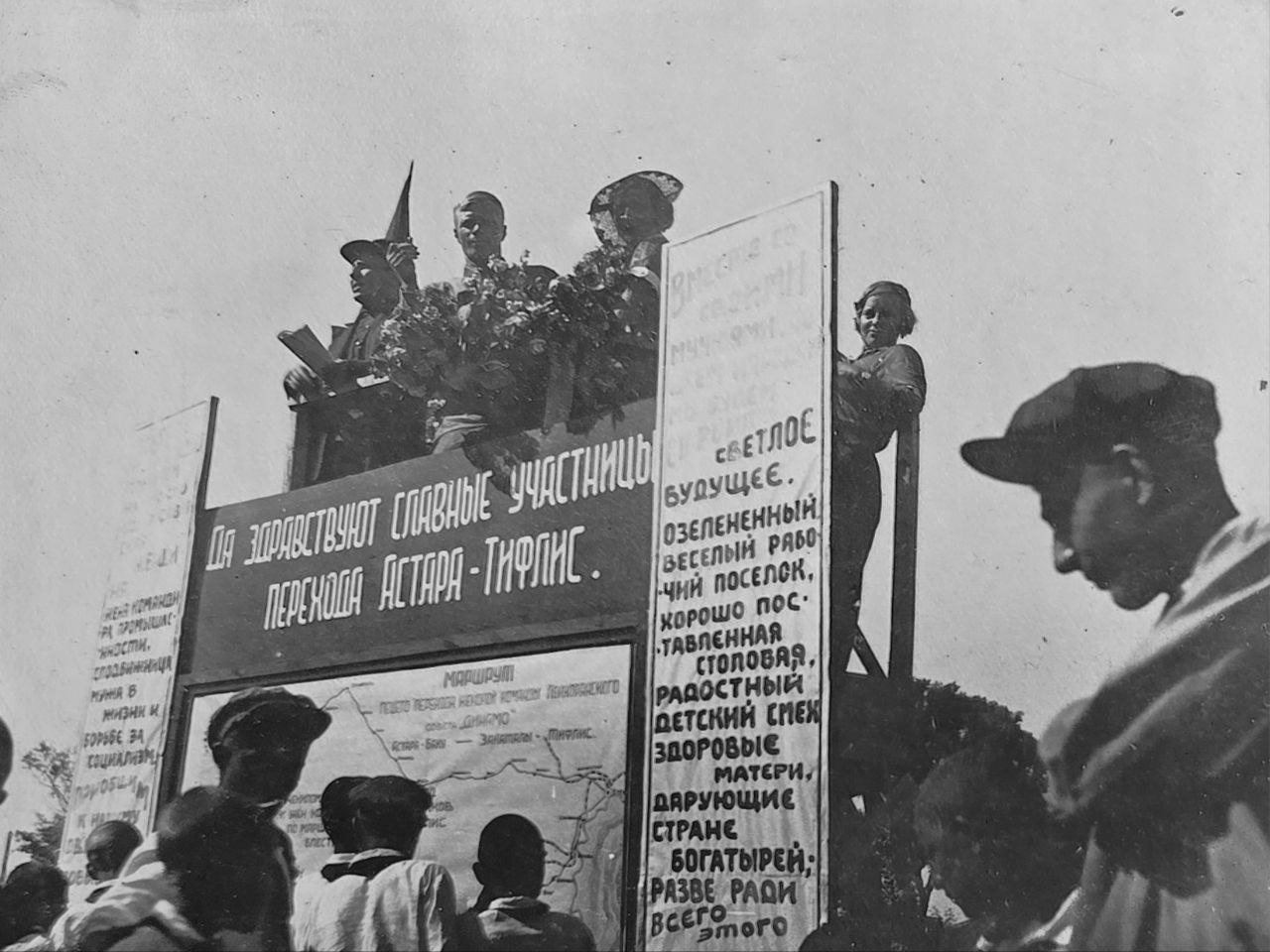На митинге в Ленкорани. Выступает А.Акимов