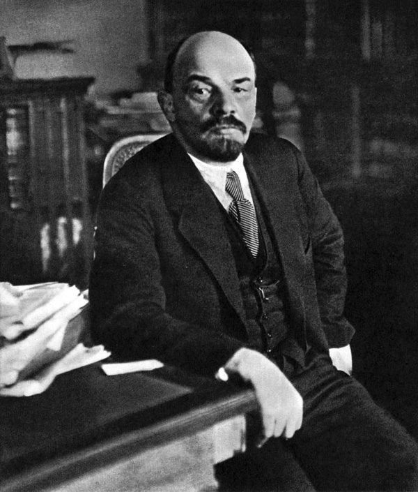 Файл:Lenin-in-Kremlin-1921.jpg