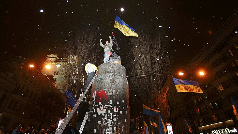 Файл:Вместо Ленина в Киеве.jpg