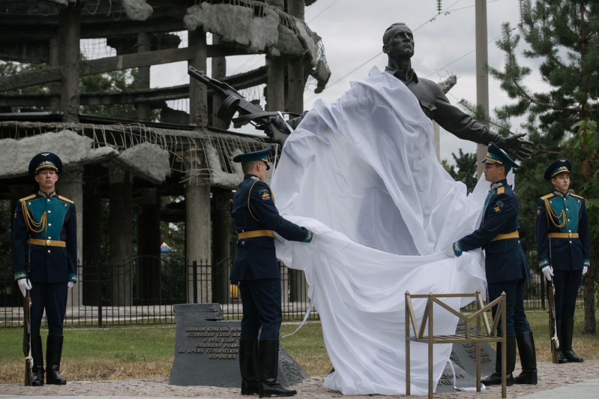 Памятник защитникам Воронежа, закрывшим грудью амбразуры 2.jpg