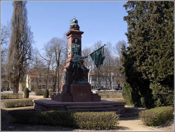 Файл:Denkmal kaiserplatz 1870-71.jpg