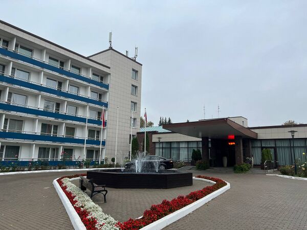 Главный корпус оздоровительного комплекса (октябрь, 2024)