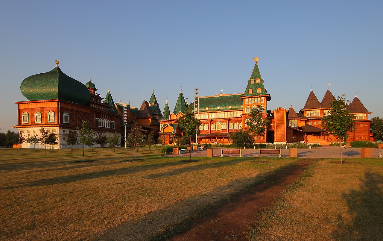 Файл:Kolomenskoe Wooden Palace (Morning)_2.jpg