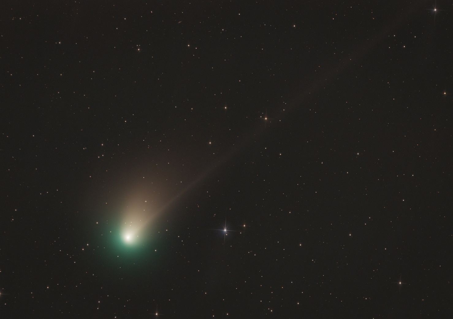 C 2022 годом. Комета c/2022 e3 (ZTF). Комета c/2022 e3 ZTF фото. Долгопериодические кометы. Земля с кометой.