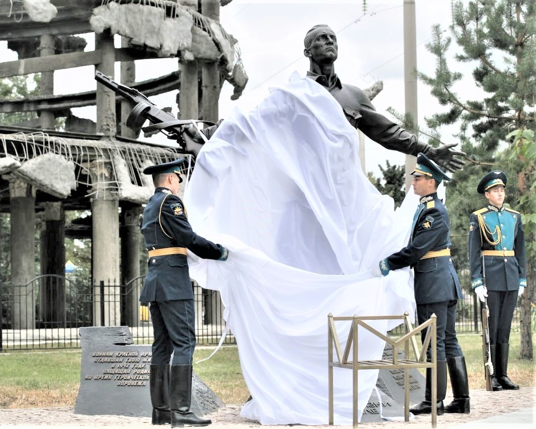 Памятник защитникам Воронежа, закрывшим грудью амбразуры 6.jpg