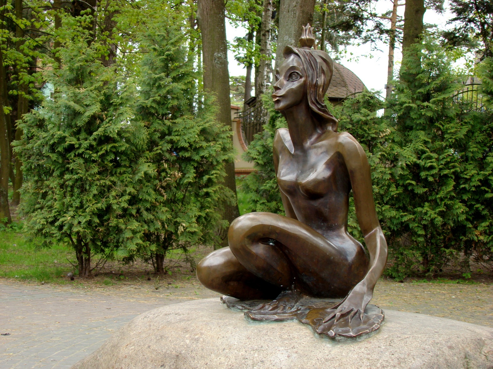 Скульптура «Царевна-лягушка» в Светлогорске