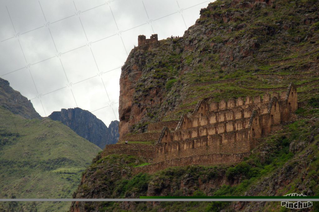 Файл:Перу, г. Ольянтайтамбо — Руины амбаров инков.jpg