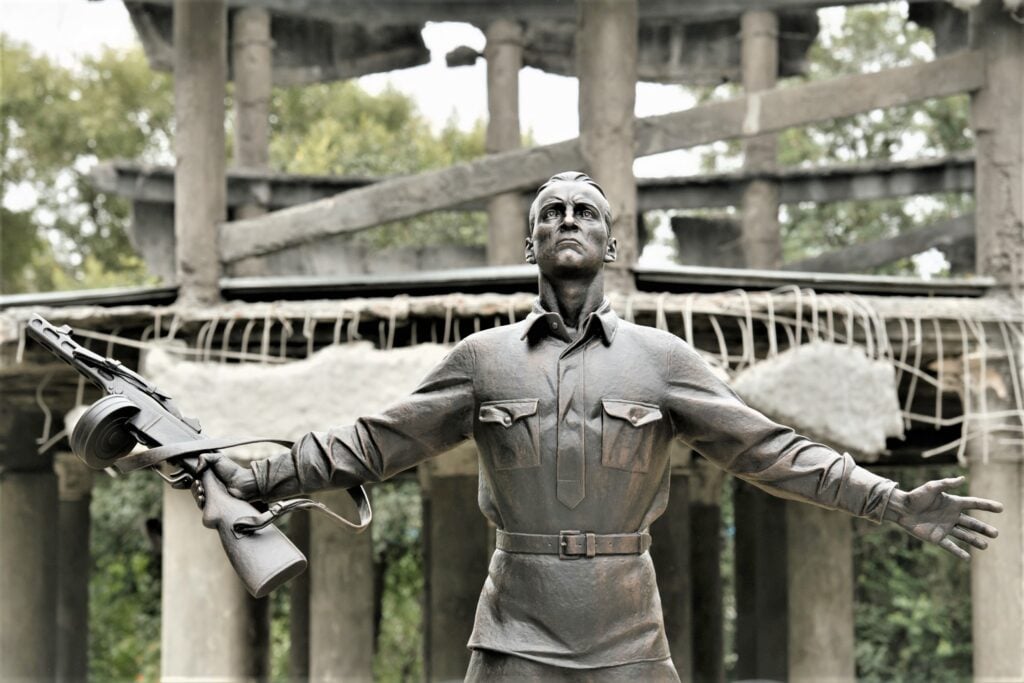 Памятник защитникам Воронежа, закрывшим грудью амбразуры 5.jpg