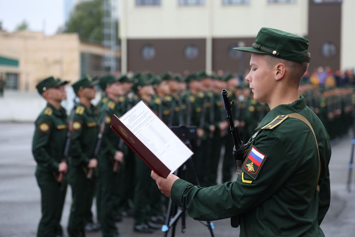 Файл:Присяга в Казанском танковом училище.jpg