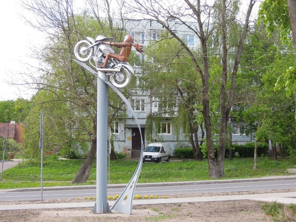 Памятник байкеру в Советске