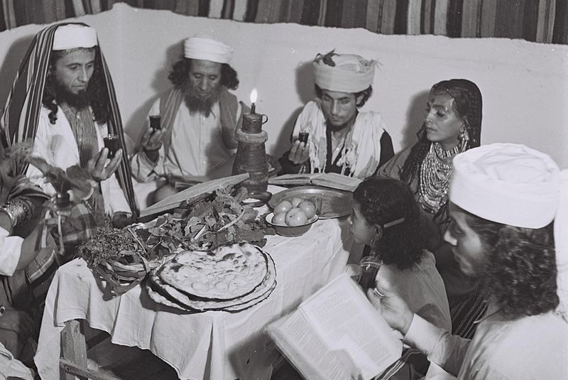 Файл:Flickr - Government Press Office (GPO) - A Yemenite Habani family celebrating Passover.jpg