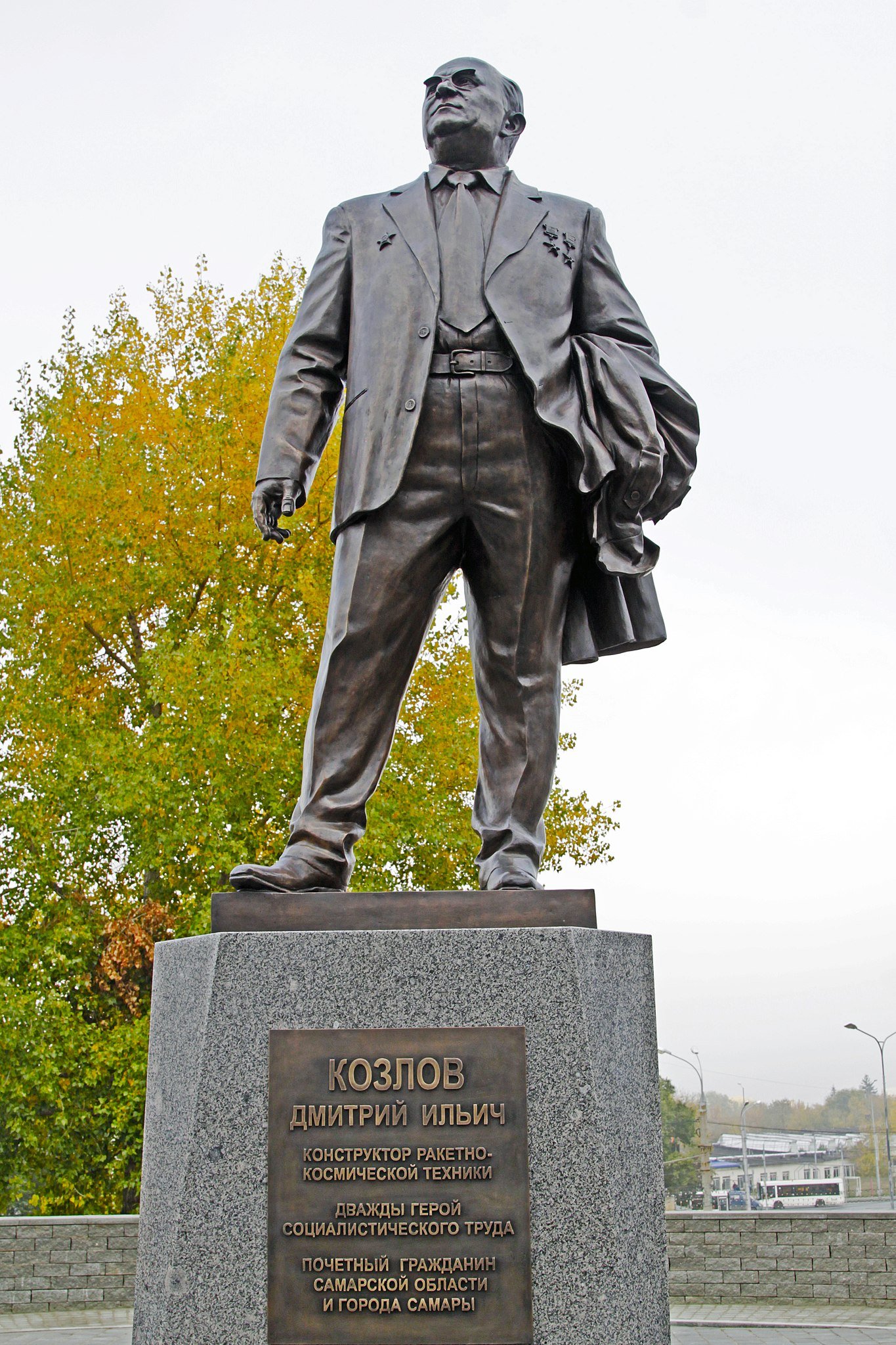 Памятник Д. И. Козлову, установленный на на площади его имени в Самаре