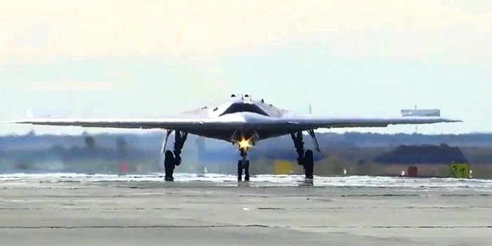 Файл:Sukhoi Okhotnik-B.jpg