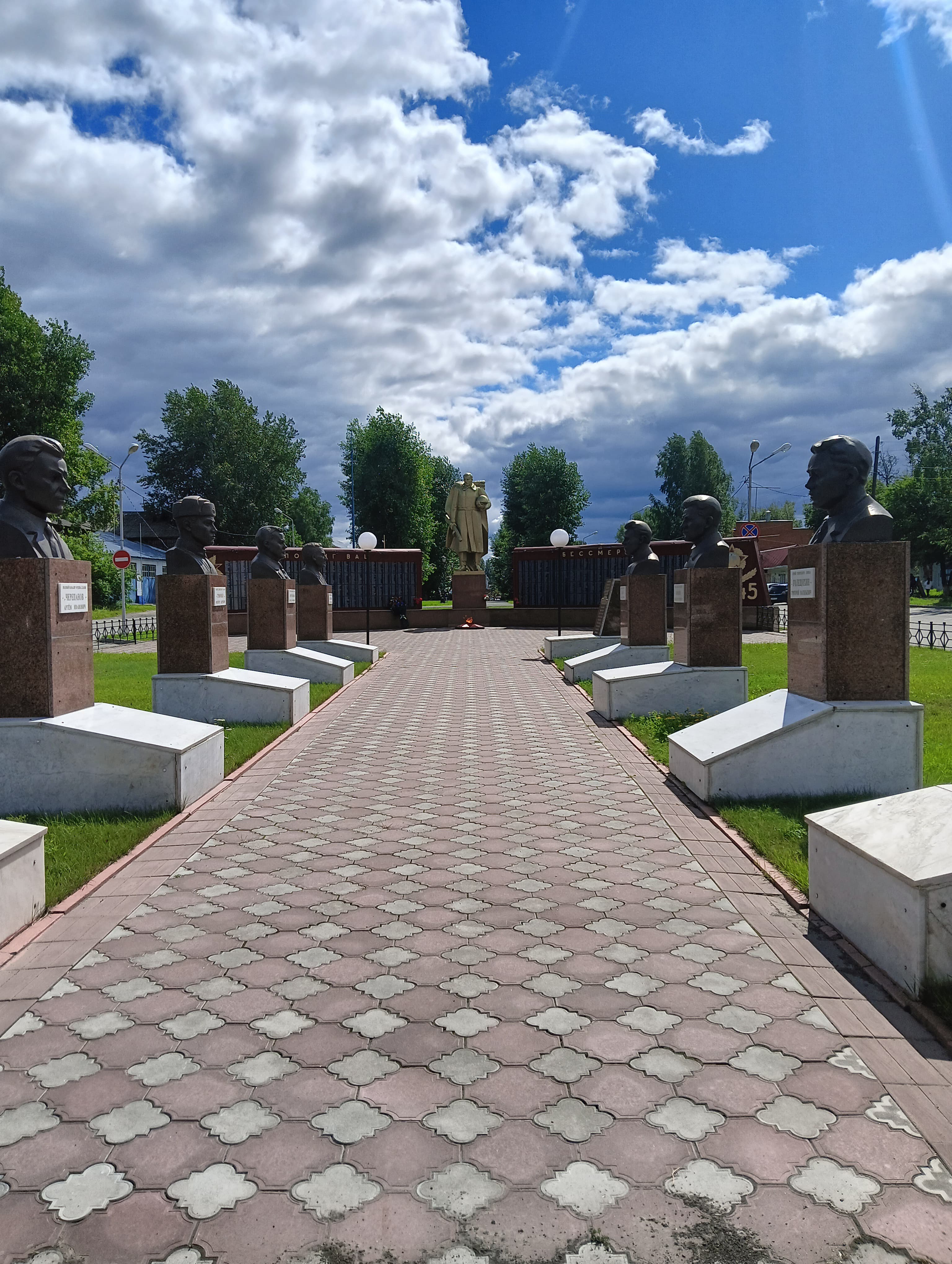 Аллея Героев, город Колпашево