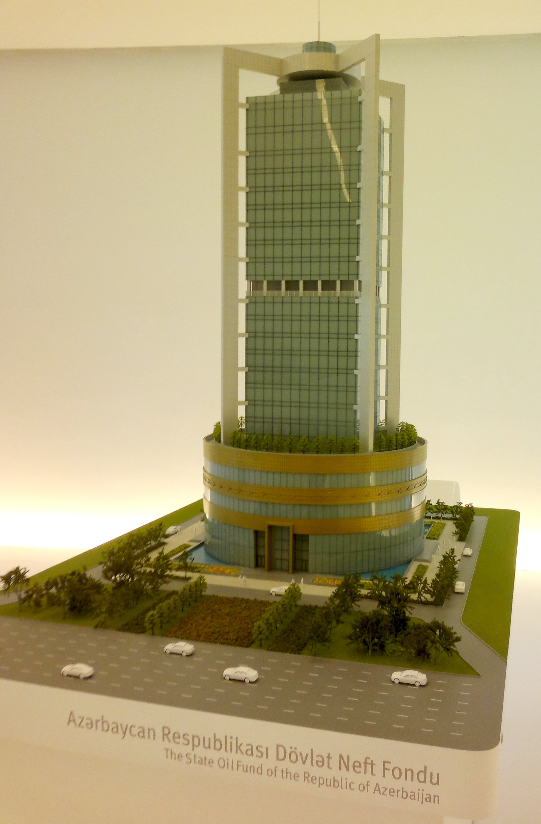 Макет здания Нефтяного фонда Азербайджанской Республики.jpg