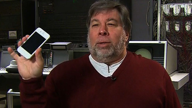 Файл:Wozniac and iPhone.jpg
