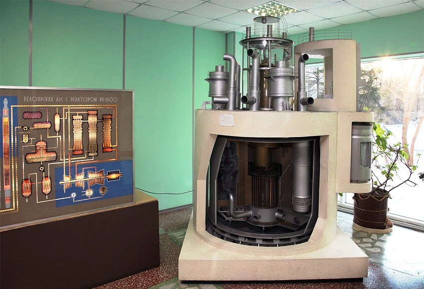 Макет быстрого энергетического реактора БН-600 Белоярской АЭС с вырезанными секторами для удобства обзора