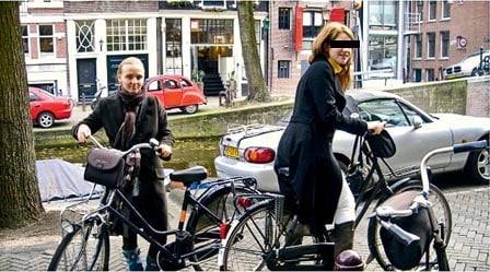 В Голландии, 2008 год (слева)
