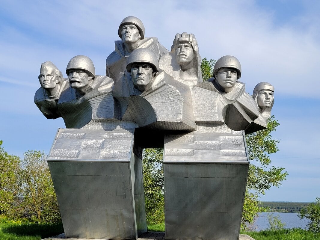 Памятник защитникам Шиловского плацдарма 7.jpg
