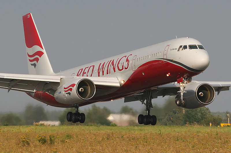 Файл:Red Wings Airlines Tupolev Tu-204-100.jpg
