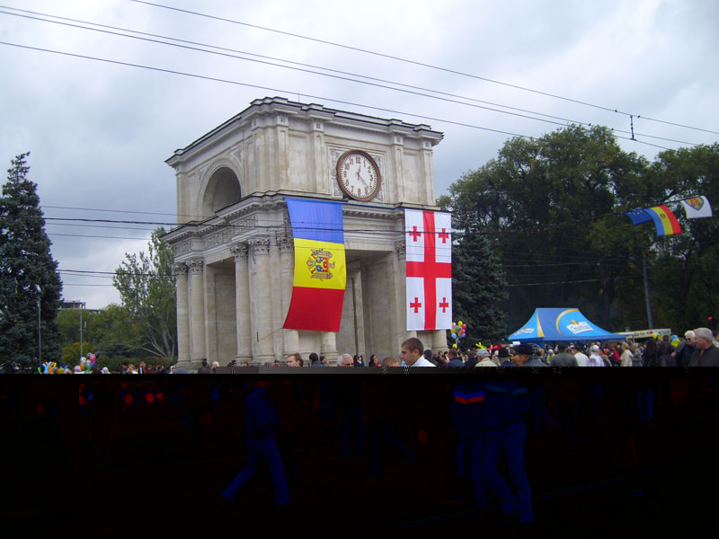 Файл:Флаг Грузии на Арке Победы.jpg