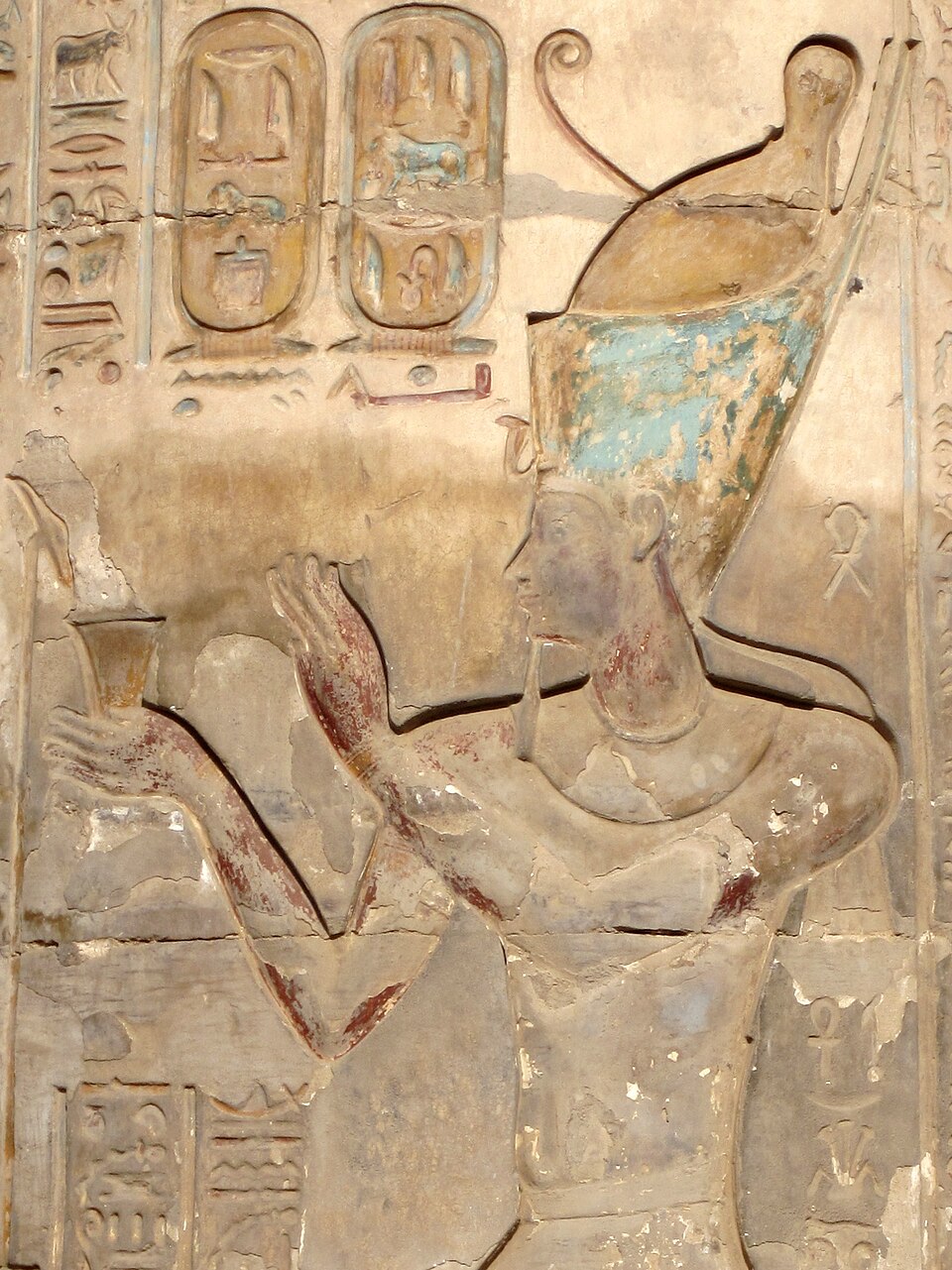 Kom Ombo Säulenhof 05.JPG