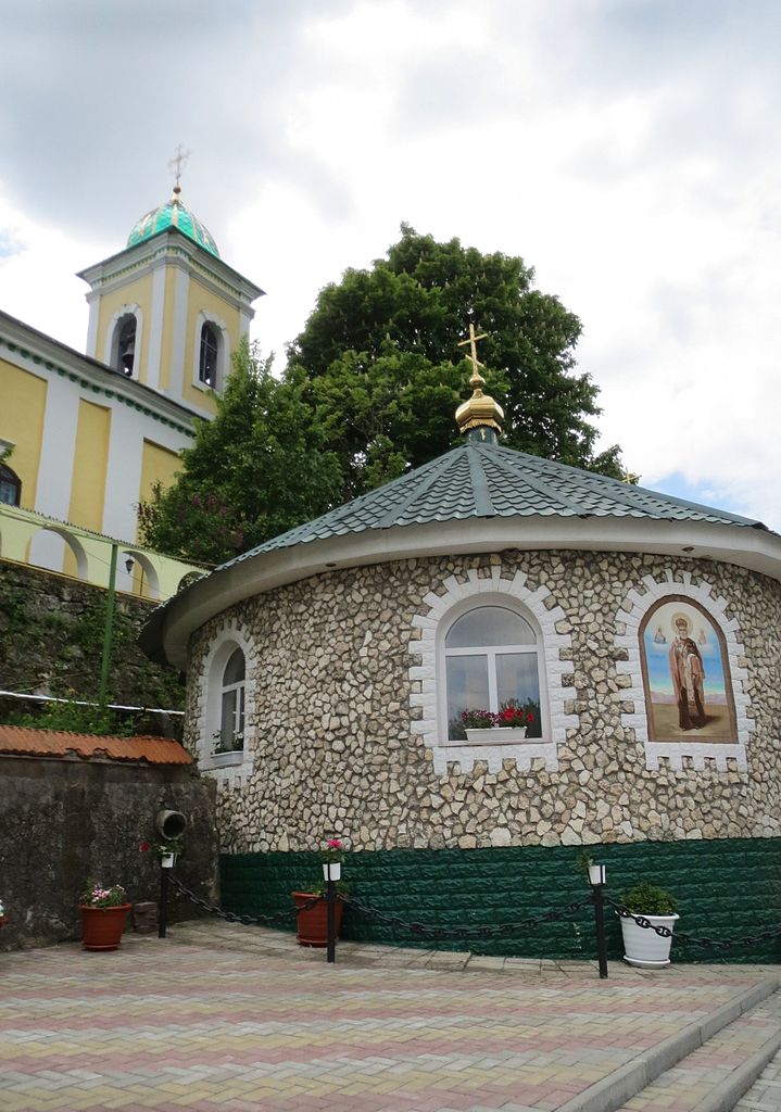 Монастырь в Сахарне