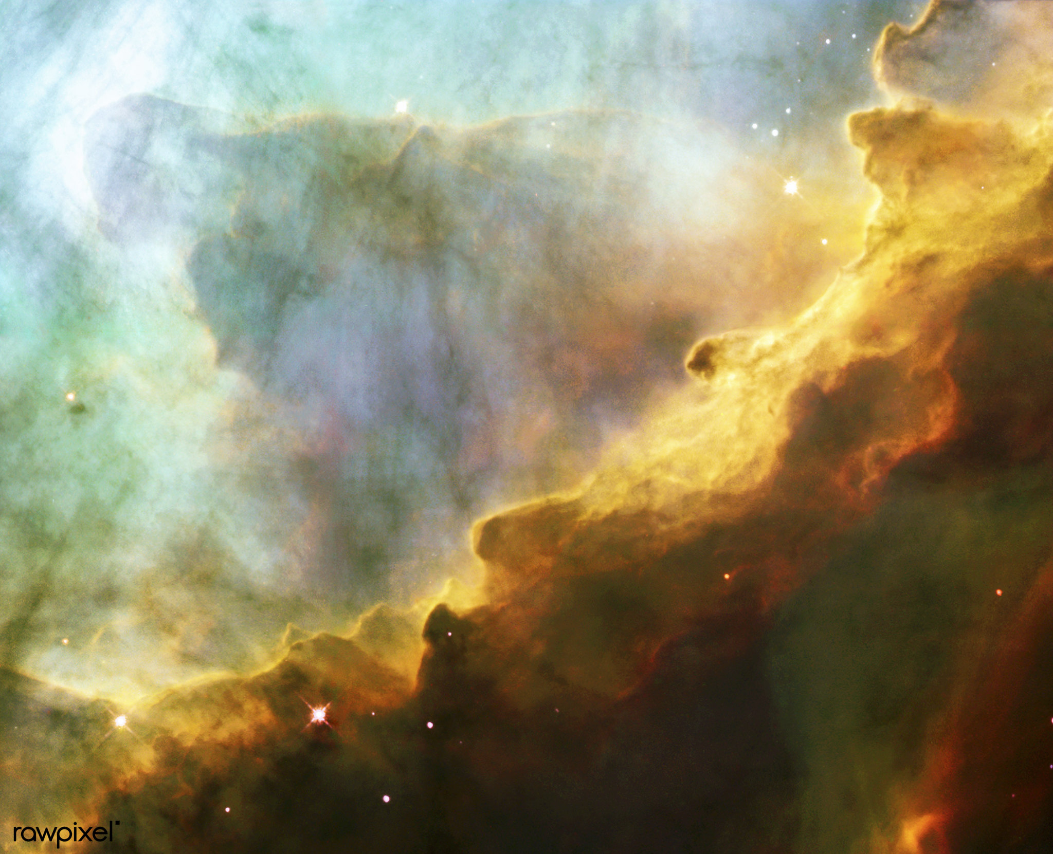 Туманность M17 (Омега) находится в созвездии Стрельца, на расстоянии 5500 световых лет. Клочковатые сгущения плотного и холодного газа и пыли освещены излучением звёзд, находящихся на изображении вверху справа