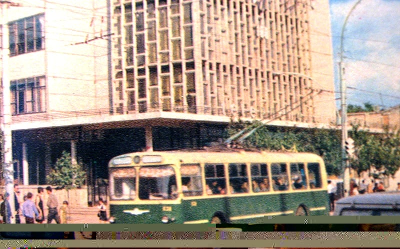 Файл:Троллейбус на проспекте Ленина.jpg