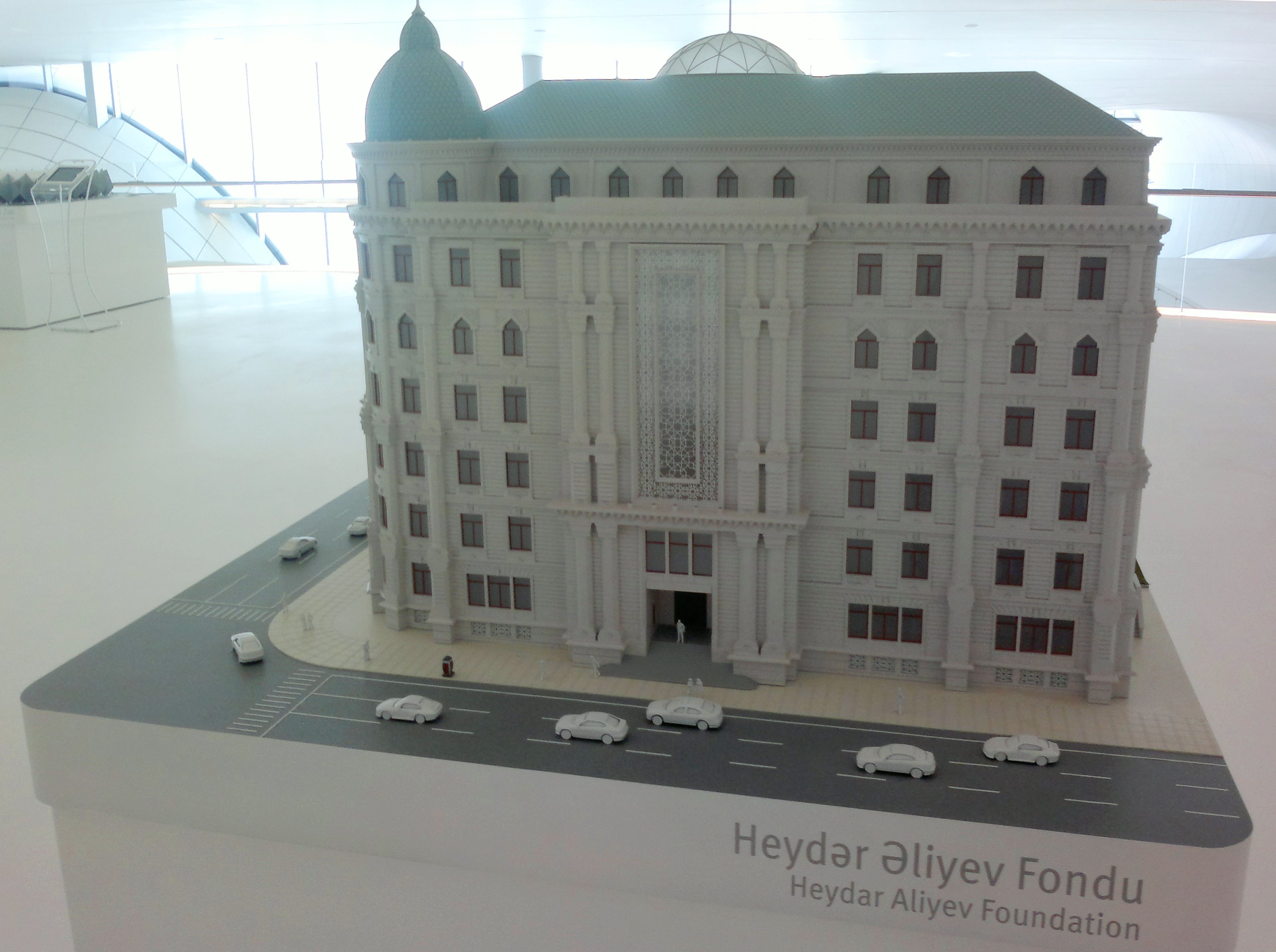 Макет здания Фонда Гейдара Алиева.jpg