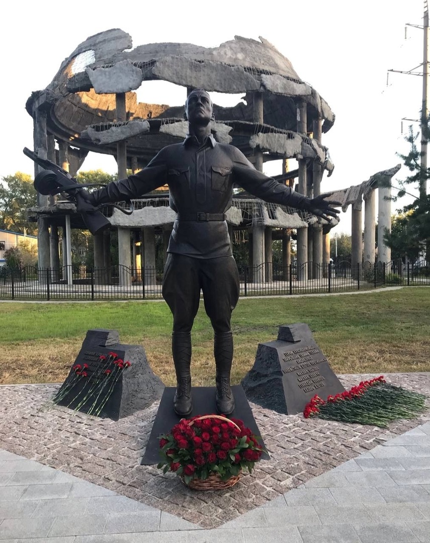 Памятник Защитникам Воронежа, закрывшим собой амбразуру 1.jpg