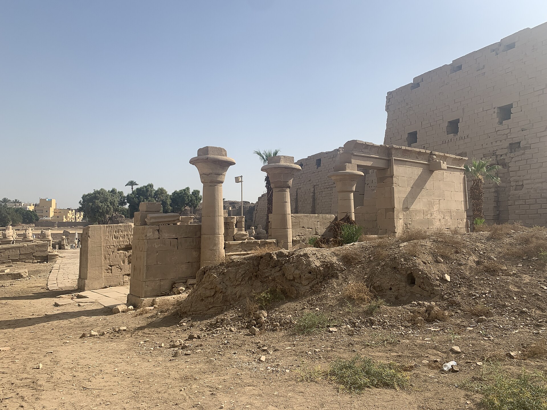 Файл:Chapel of Hakor in Karnak 03.jpg