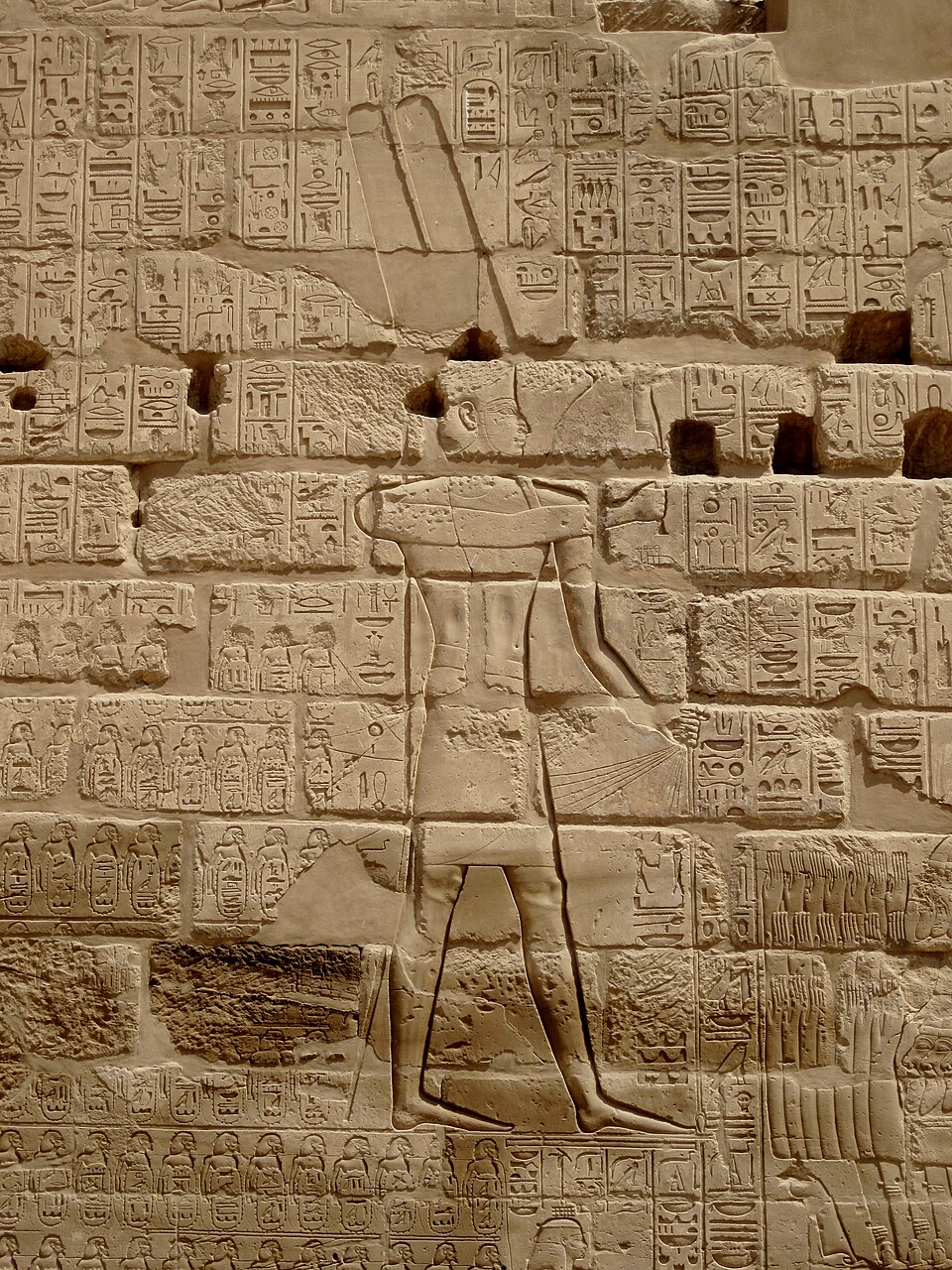 Karnak Tempel 19.jpg