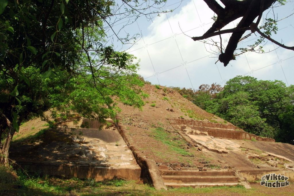 Файл:Сальвадор, г. Чальчуапа — Каса-Бланка, пирамида 2 (2).jpg
