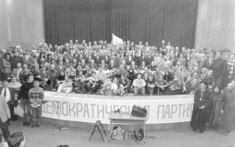 Делегаты VII съезда ЛДПР 1997.jpg