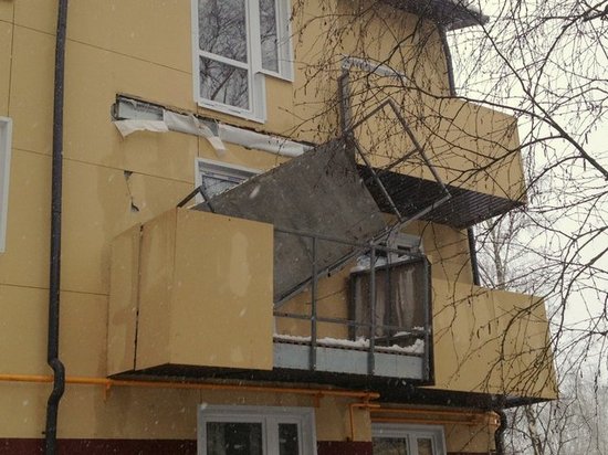 Файл:Обрушение балкона.jpg