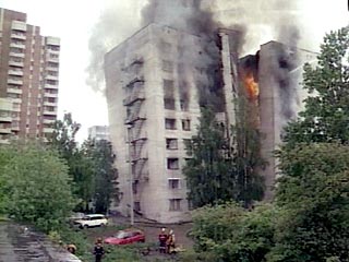 Файл:2002 Dvinskaya street building collapse.jpg