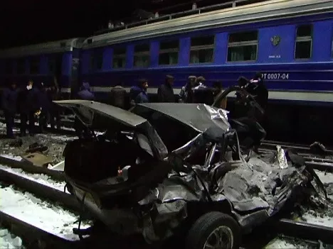 Файл:2010 Delta rail cross crash.webp